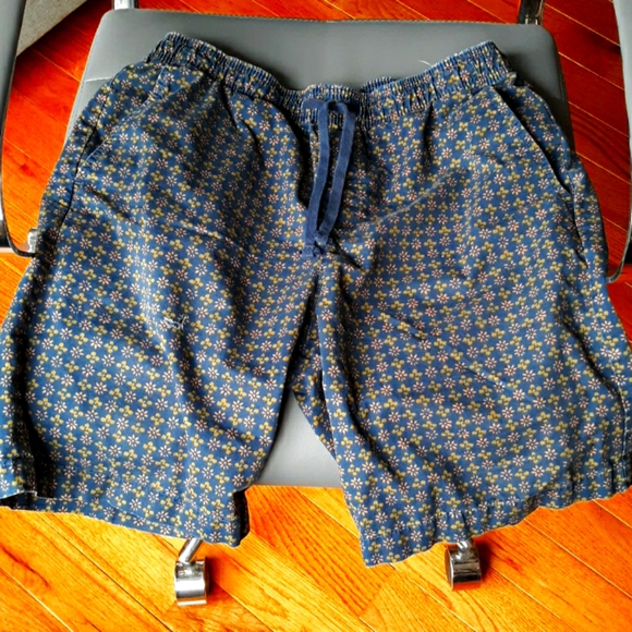 GAP Woven Shorts - Picture 1 of 4